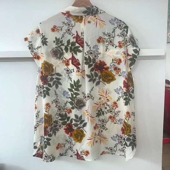 Gabrielle by Molly Bracken Short Sleeve Collared Blouse - Picture 5 of 5